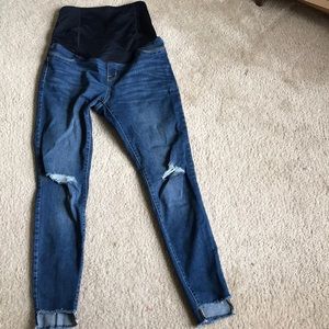 Ingrid & Isabel Maternity Jeans - Maternity full belly destroyed denim, so perfect! Ingrid & Isabel Maternity Jeans - Maternity full belly destroyed denim, so perfect!